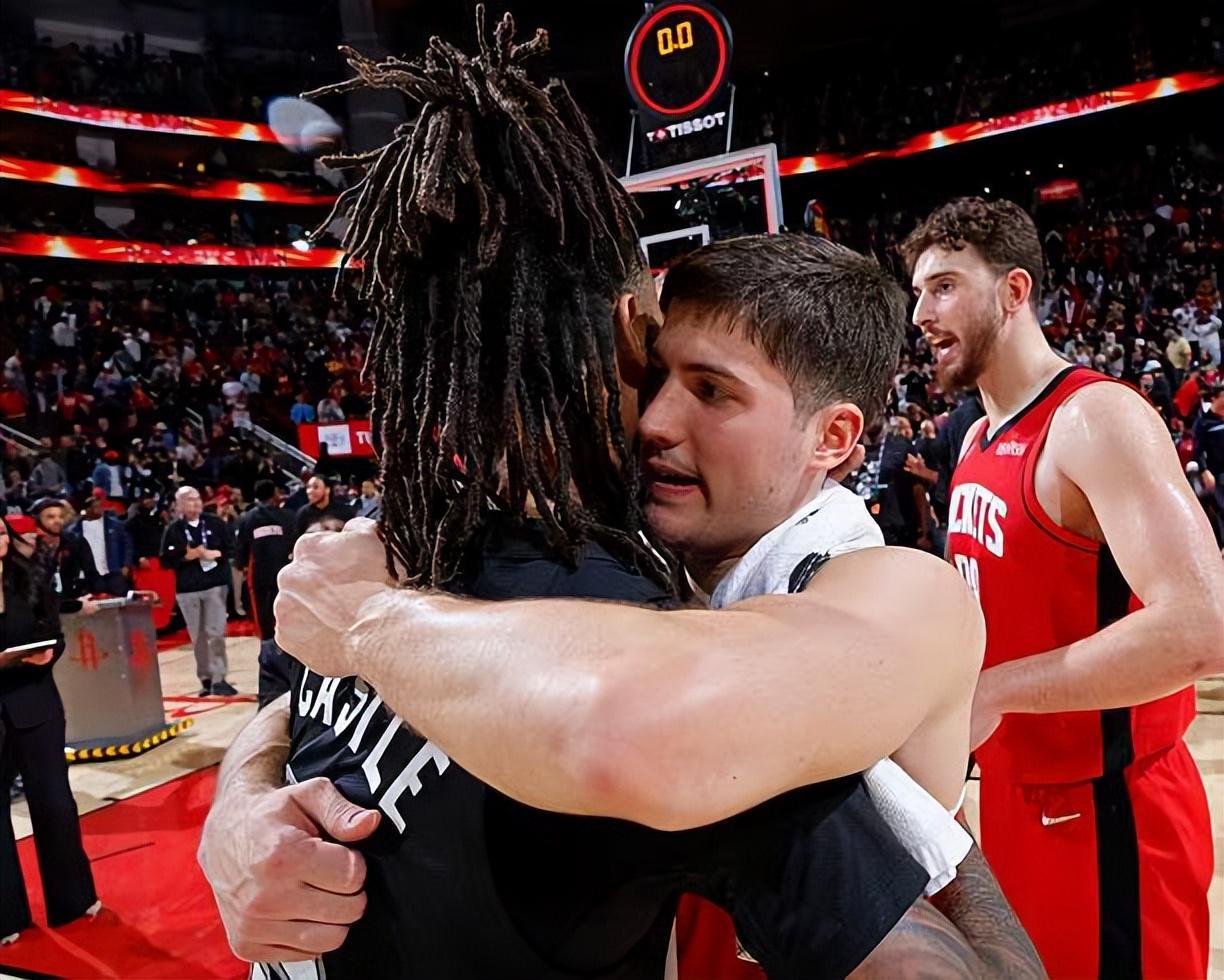 kaiyun-靠着一己之力扭转了局面!火箭后场新星绝对值得更高的战术地位?