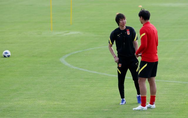 开云-中国足协：李铁合同续约至2026年 确定12强赛目标